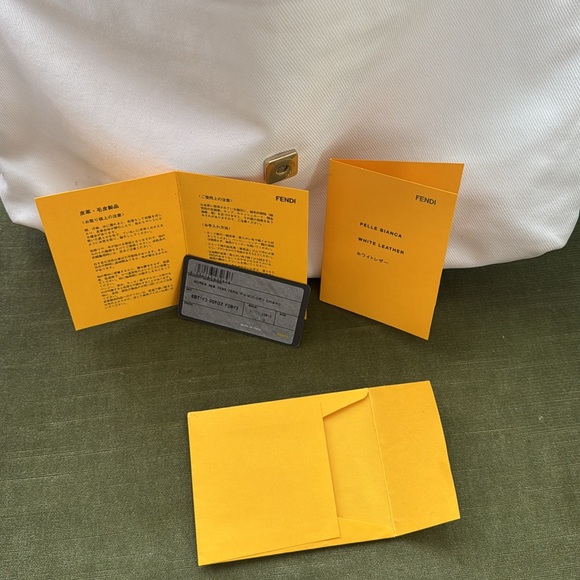 Fendi white leather oversized crossbody/shoulder bag - Picture 3 of 9